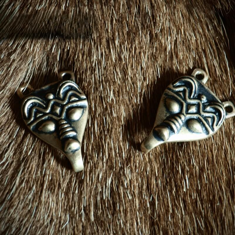 vkngjewelry brooch Winingas Wolf-Headed Hooks from Gnezdovo - Bronze