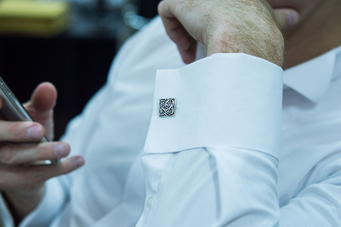 Gemelos únicos de plata de ley con adorno nórdico cuadrado v2