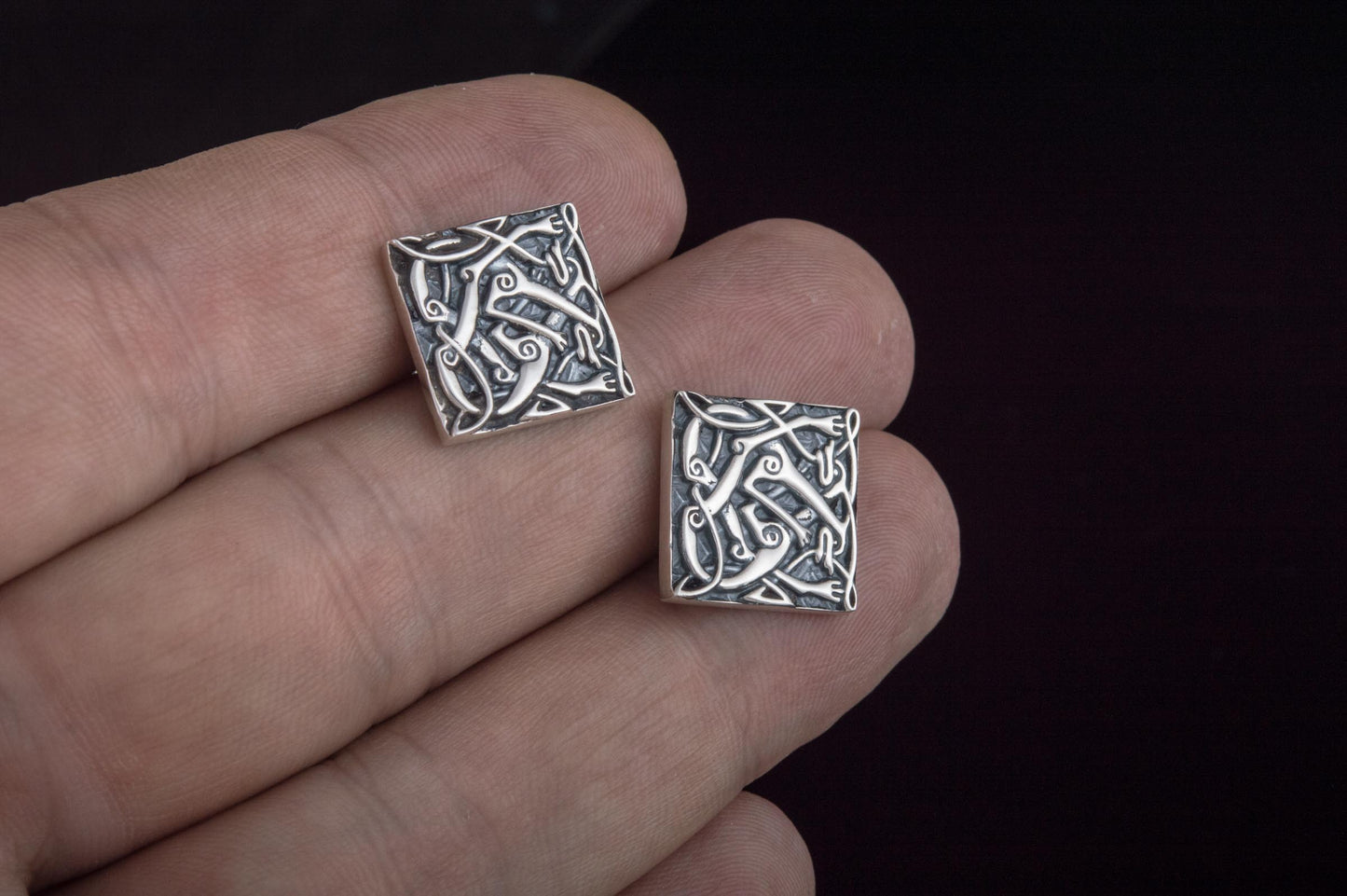 Gemelos únicos de plata de ley con adorno nórdico cuadrado v2