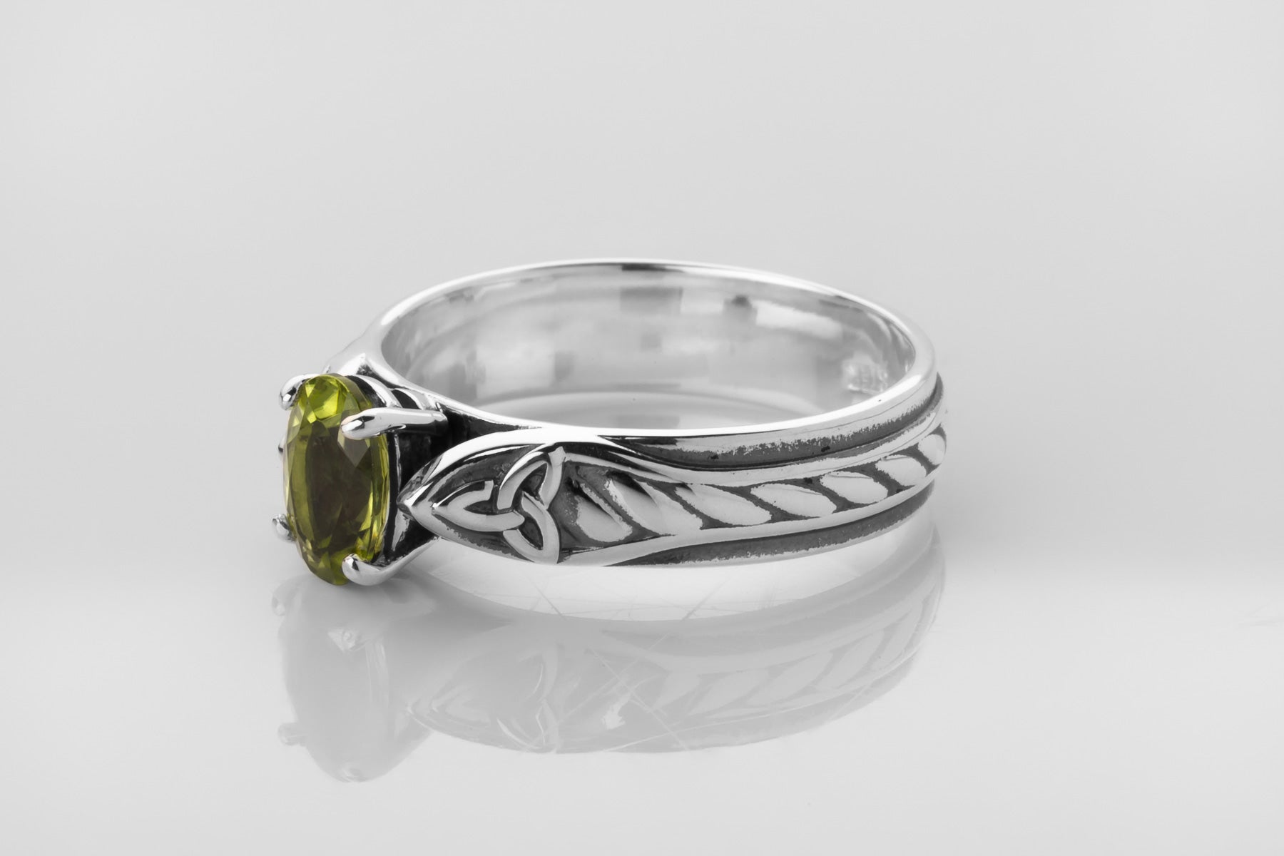 vkngjewelry Rings Celtic Knot Wedding Ring with Peridot