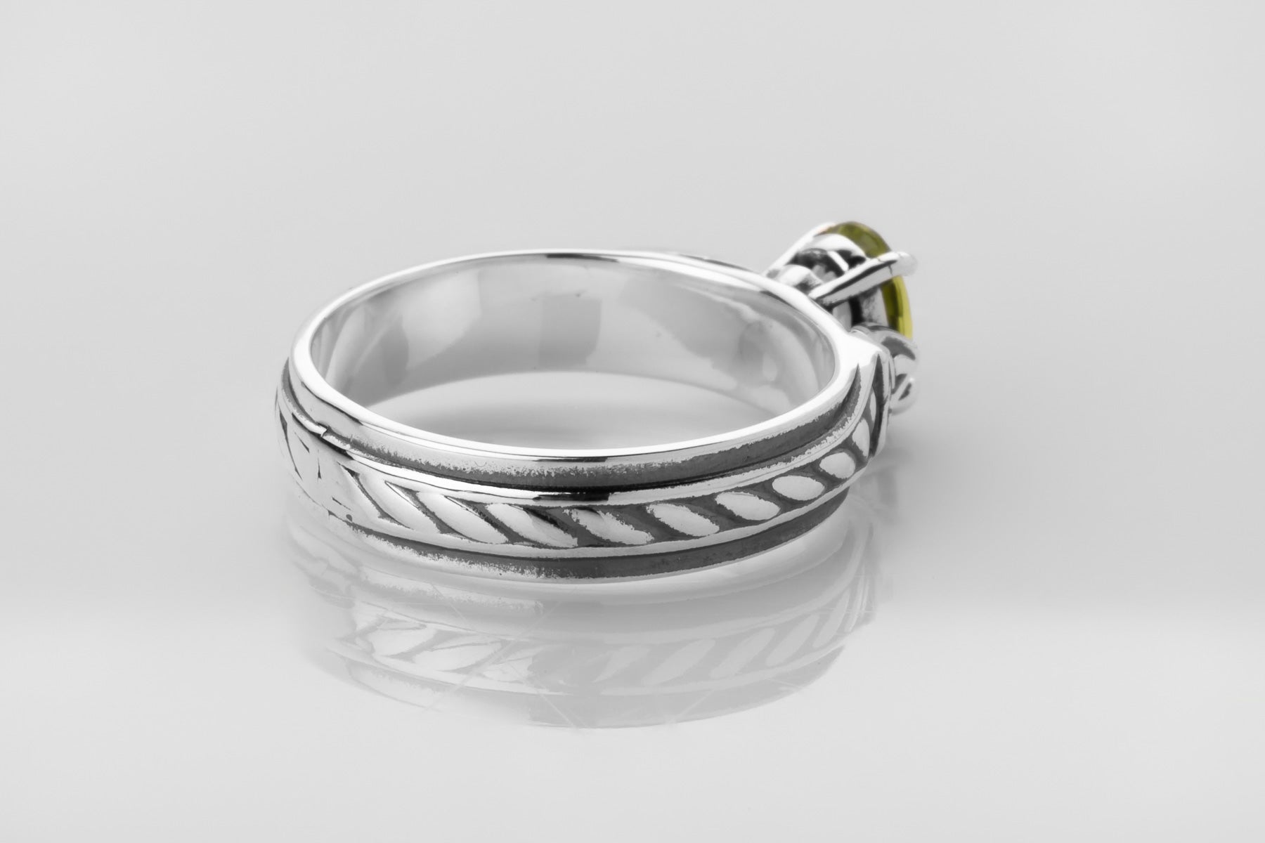 vkngjewelry Rings Celtic Knot Wedding Ring with Peridot