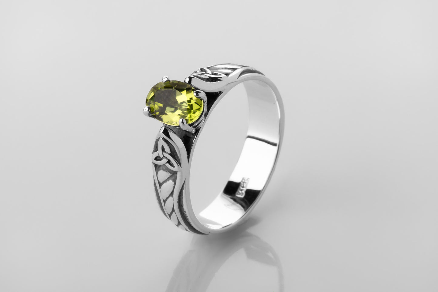 vkngjewelry Rings Celtic Knot Wedding Ring with Peridot