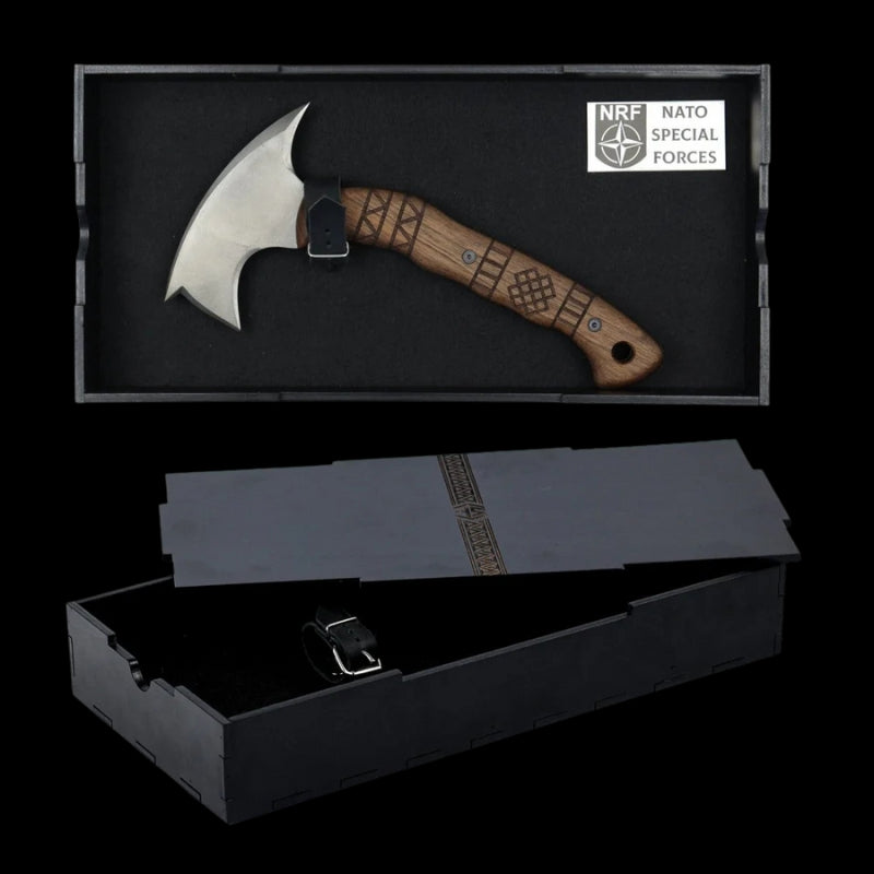 vkngjewelry hache Forged Tomahawk "Skaldrun" With Tribal Engraving