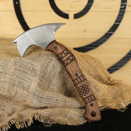 vkngjewelry hache Forged Tomahawk "Skaldrun" With Tribal Engraving
