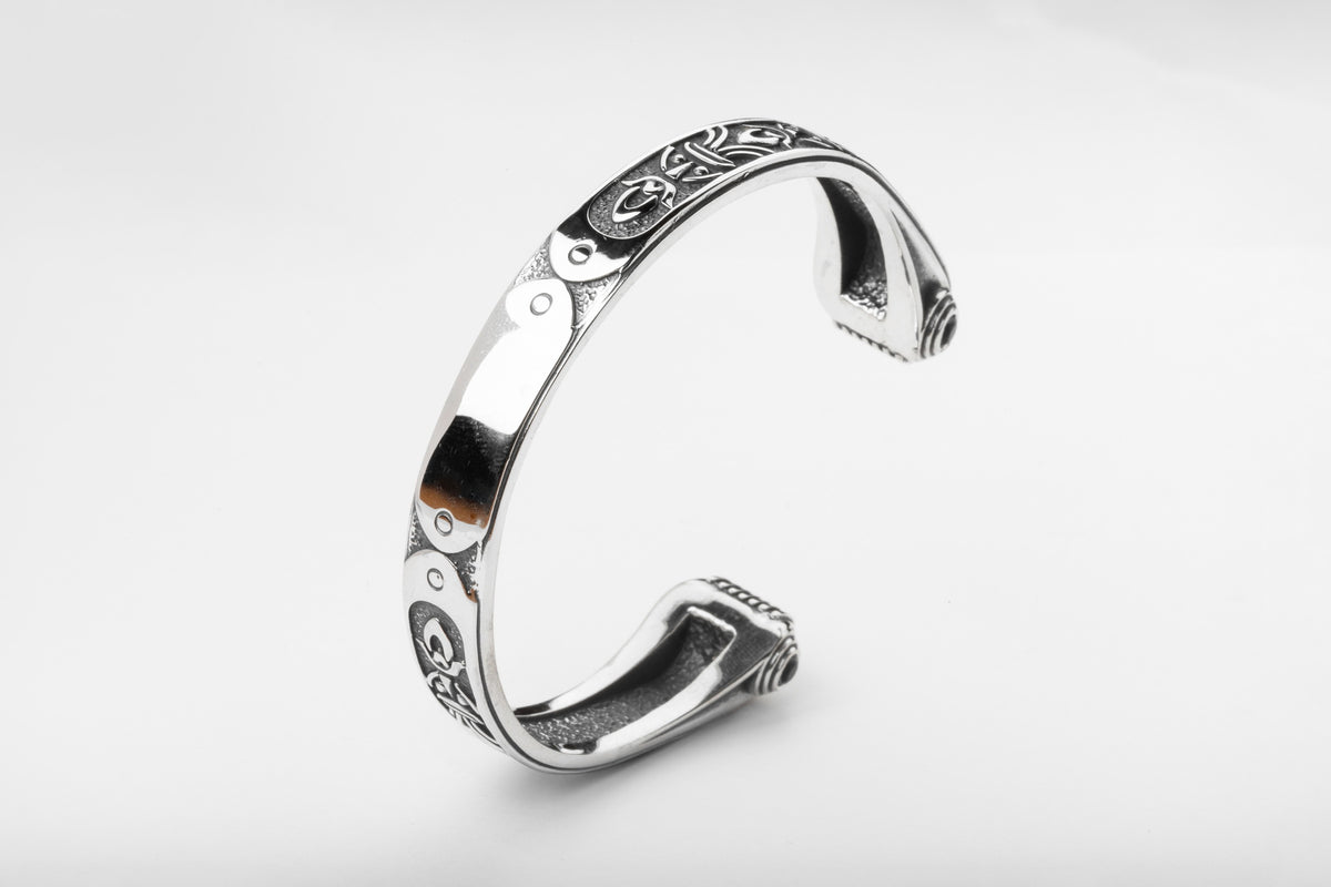 vkngjewelry Arm Ring Gaze of the Ancestors Arm Ring
