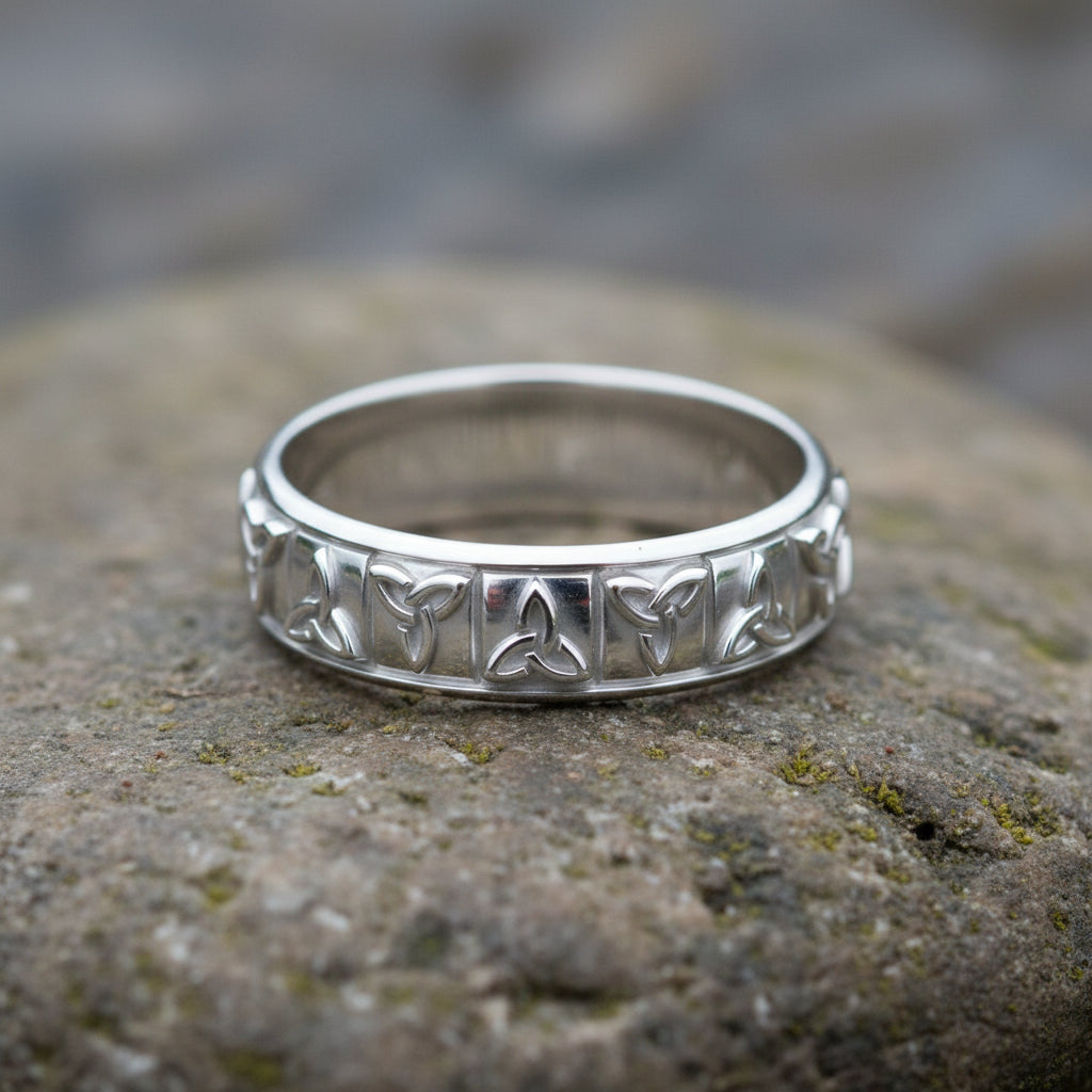 vkngjewelry Ring Gold Triquetra Band, Handcrafted Norse Mythology Jewelry