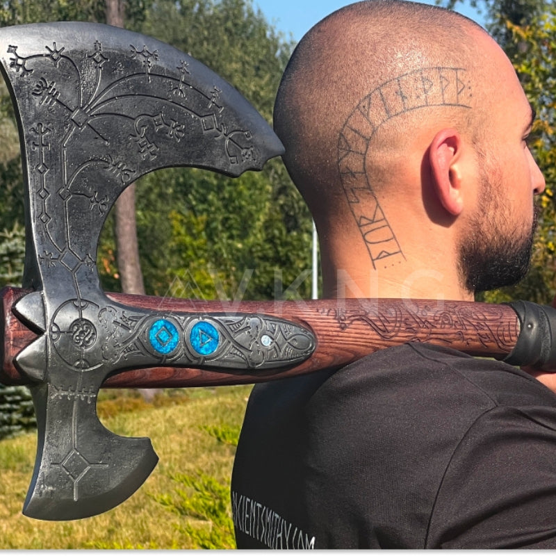 vkngjewelry hache Hand-forged Ragnarok Kratos Axe With Carved Handle And Luminescent Runes Hand-forged