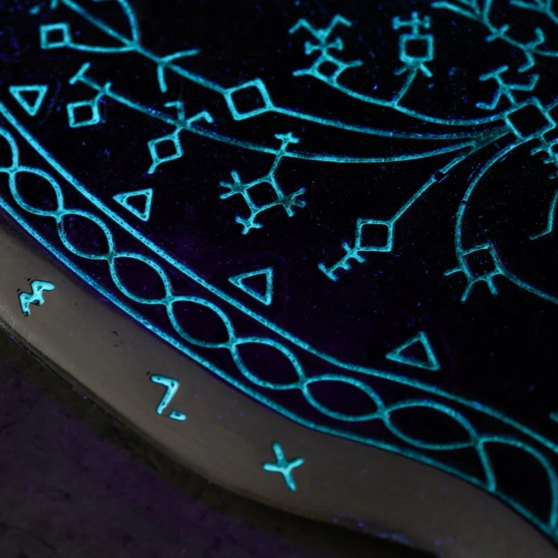 vkngjewelry hache Handforged Real Leviathan axe with Glow-in-the-Dar Runes