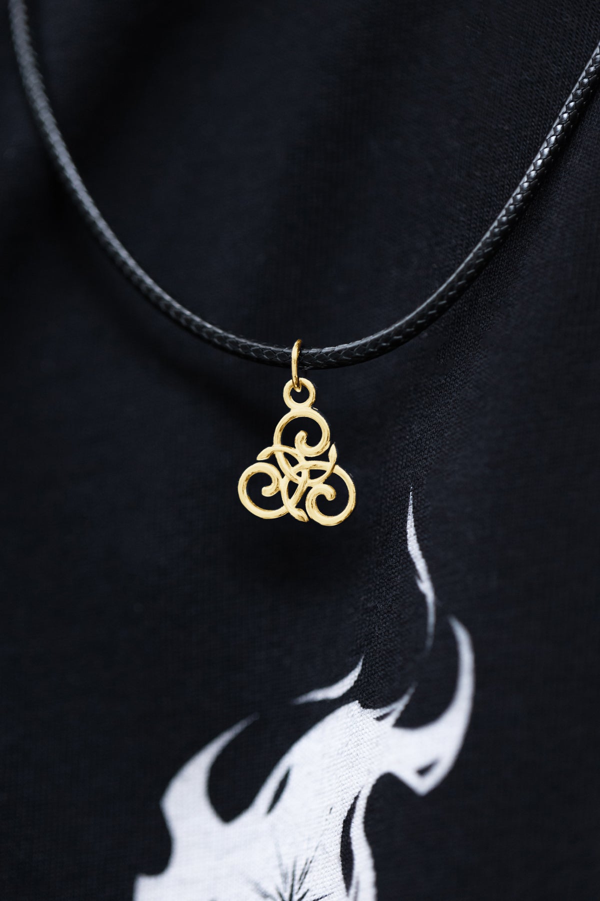 vkngjewelry Pendant Handcrafted Slim Celtic Triskel Gold Pendant