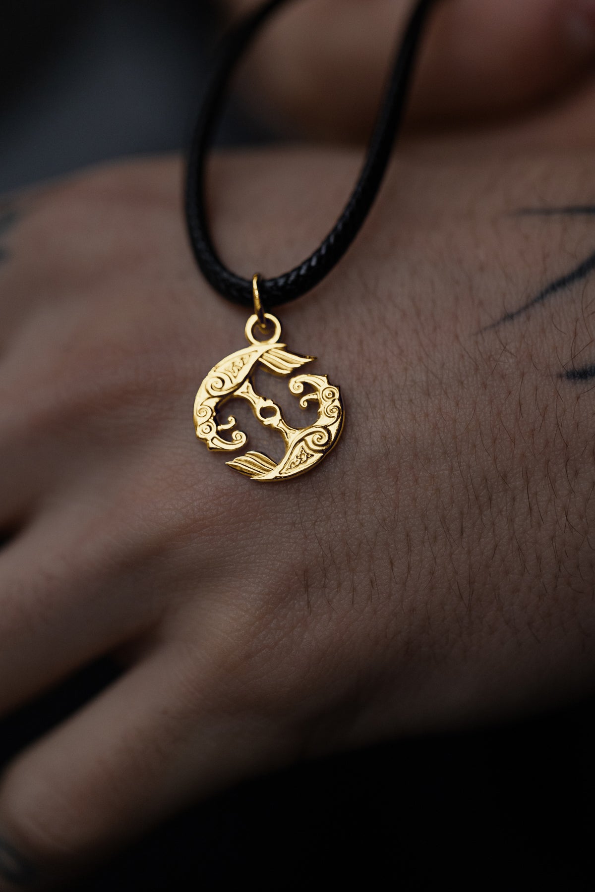 vkngjewelry Pendant Handcrafted Slim Hugin & Munin Gold pendant